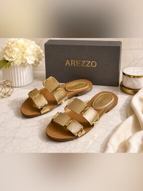 Arezzo Lyra Leather Flat Sandals Platino Gold Women’s Size 8B – New in Box